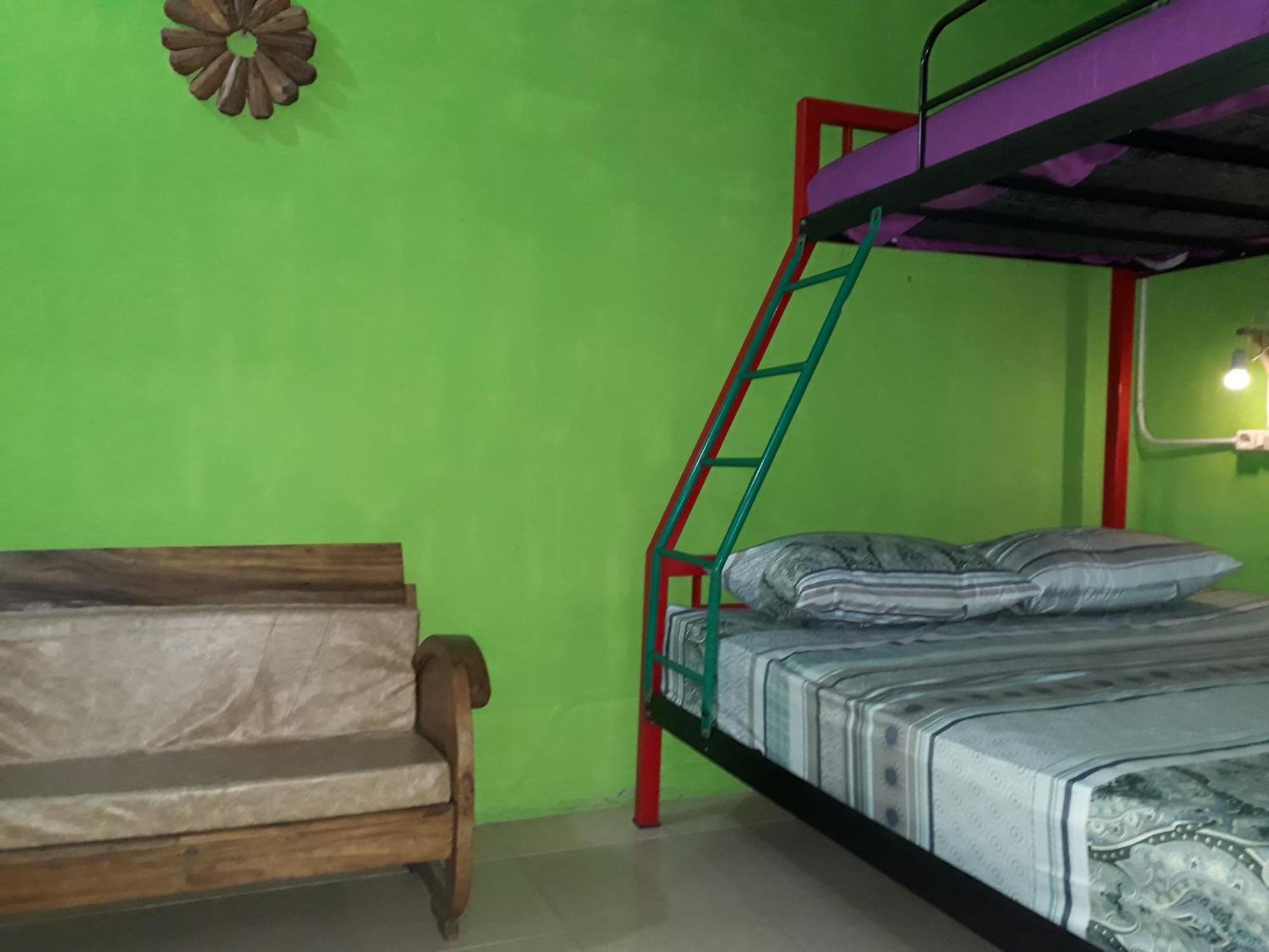 Arjuna Garden Homestay Yogyakarta Room photo