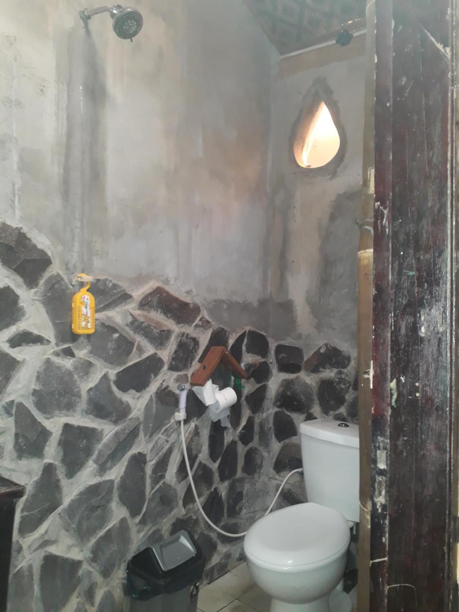 Arjuna Garden Homestay Yogyakarta Room photo